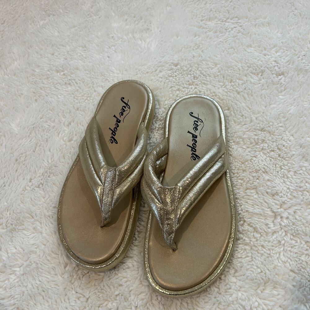Free People Wonderland Flip Flop Gold Thong Leather 8.5 Goddess Preppy Resort